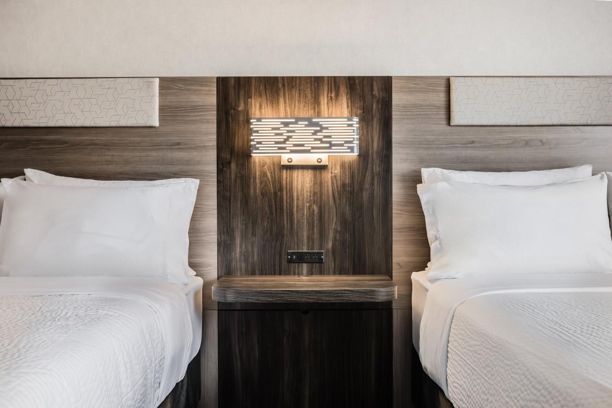 Holiday Inn Express Toronto-North York By Ihg Екстериор снимка