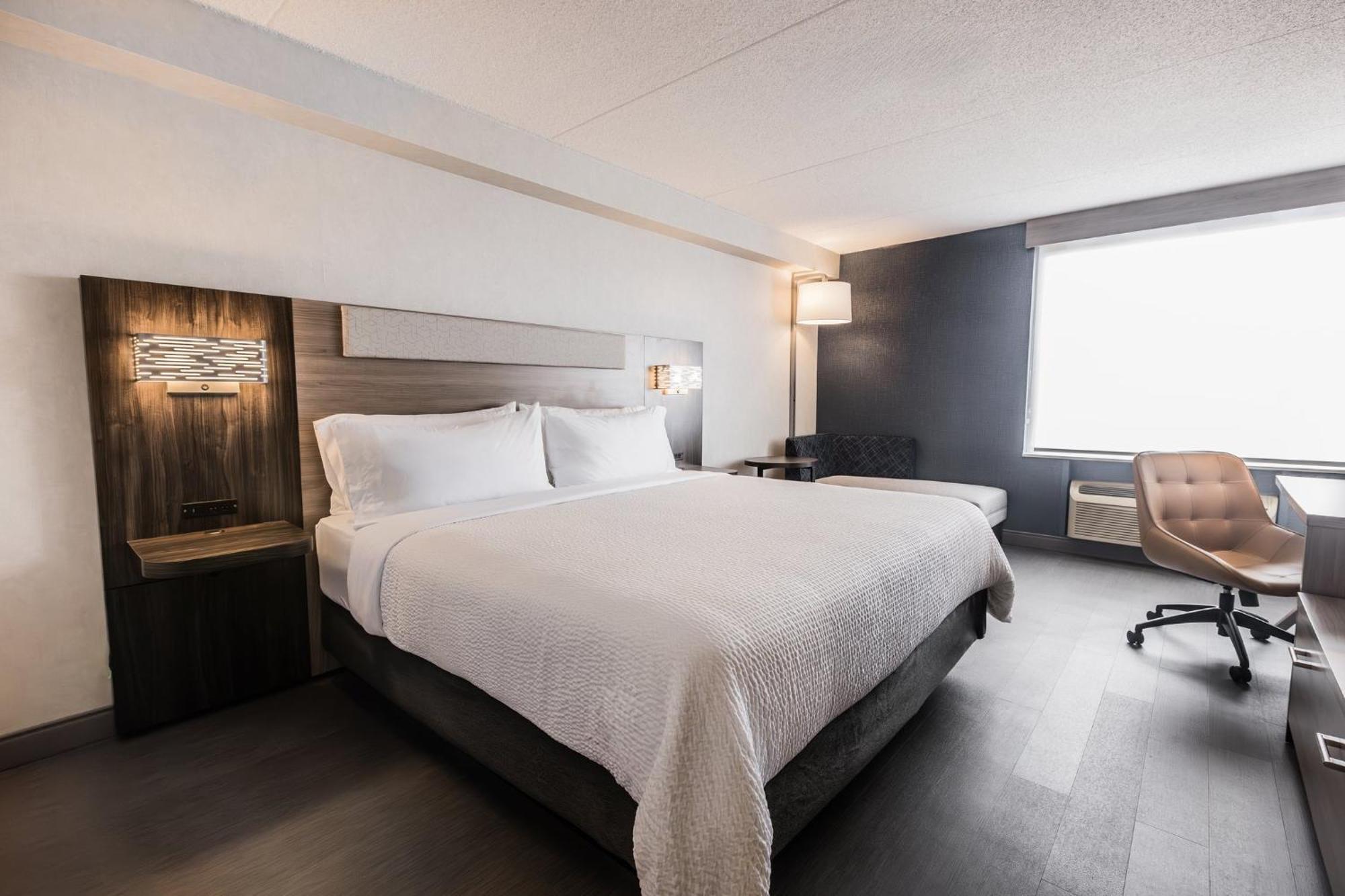 Holiday Inn Express Toronto-North York By Ihg Екстериор снимка