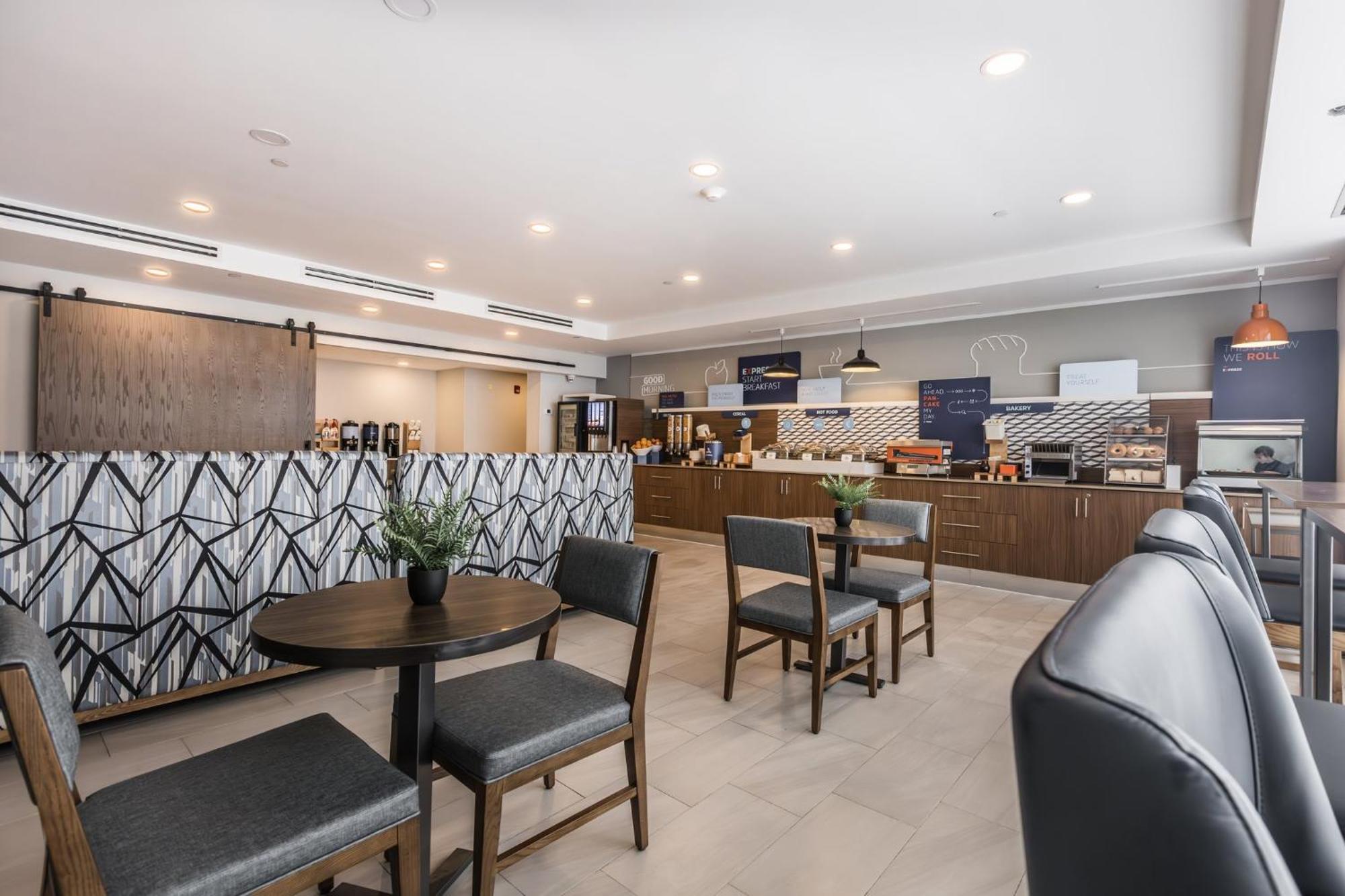 Holiday Inn Express Toronto-North York By Ihg Екстериор снимка