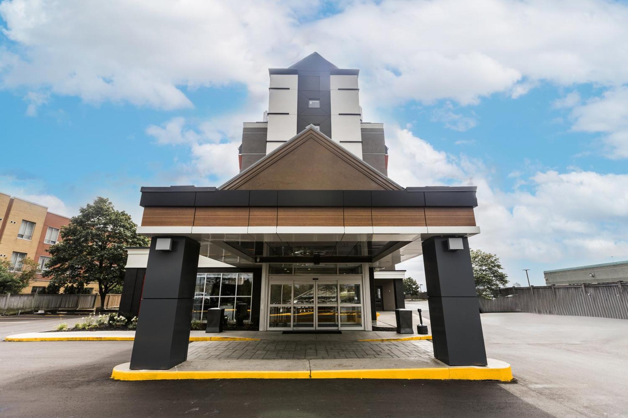 Holiday Inn Express Toronto-North York By Ihg Екстериор снимка
