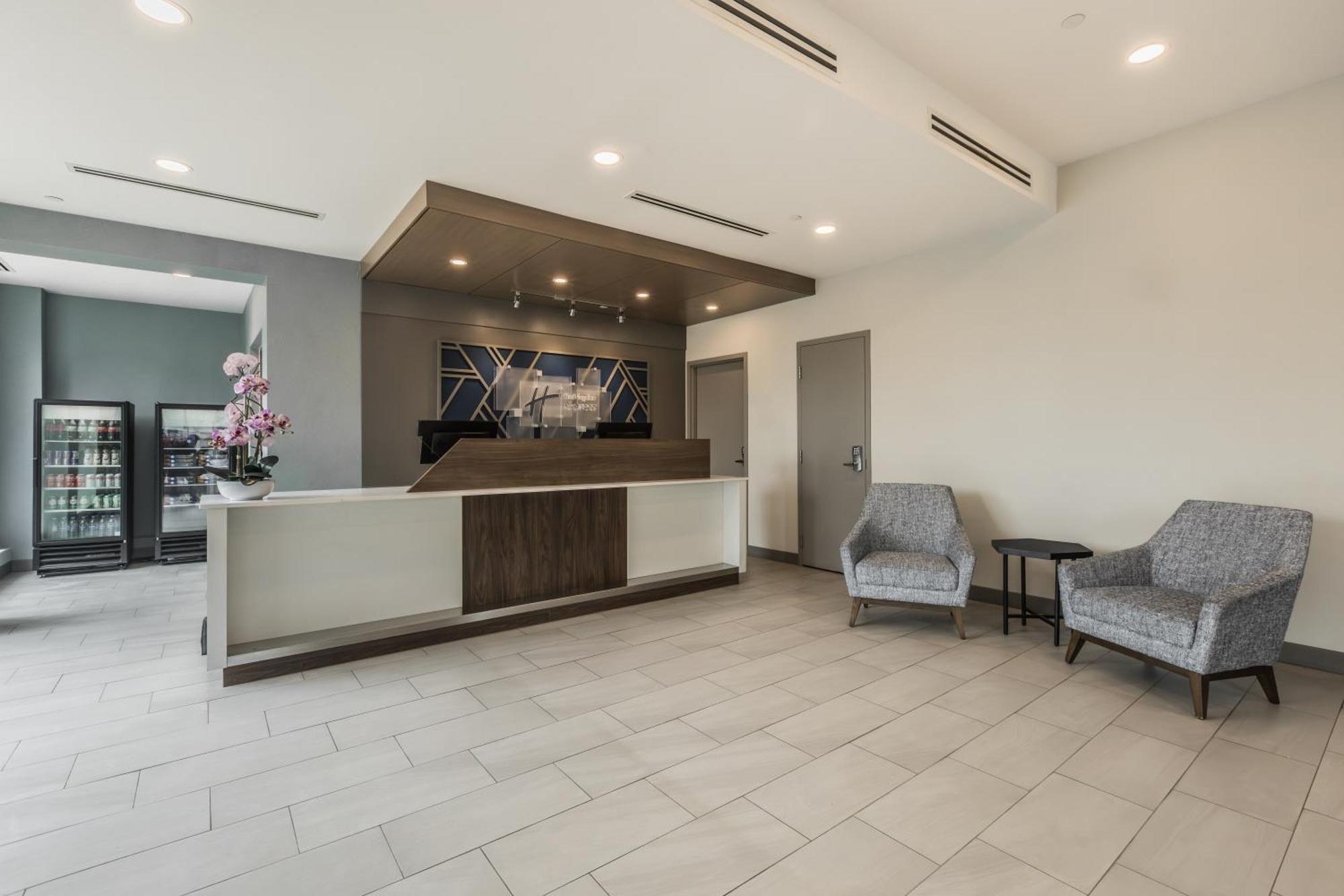 Holiday Inn Express Toronto-North York By Ihg Екстериор снимка