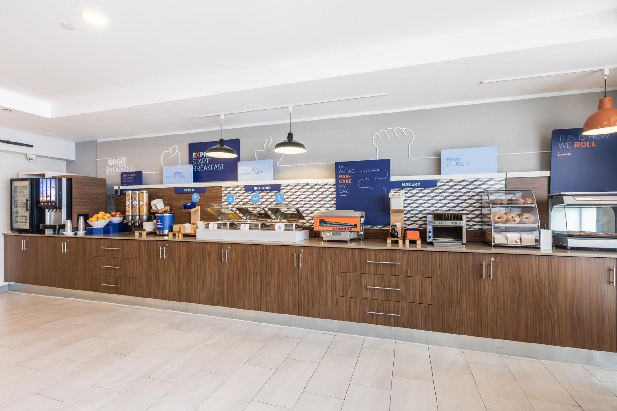 Holiday Inn Express Toronto-North York By Ihg Екстериор снимка